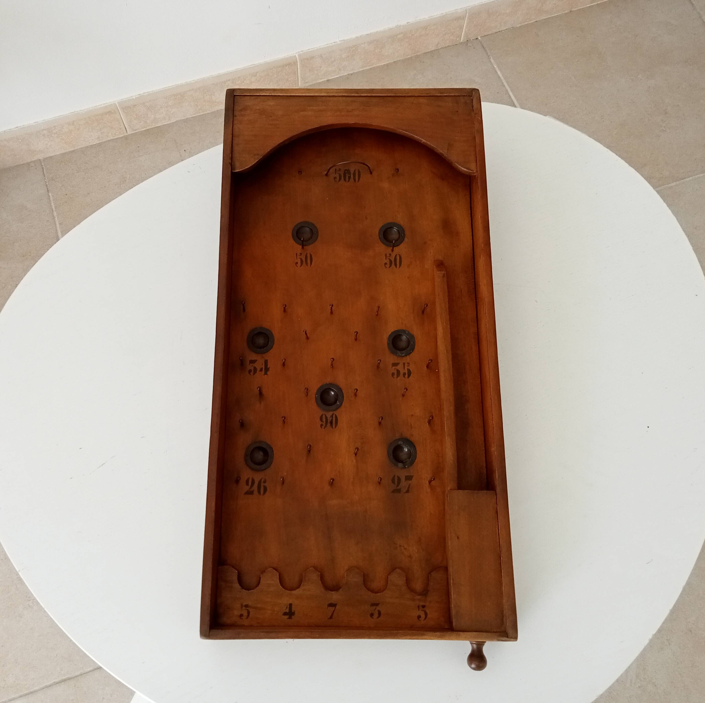 Old pinball trifle game from the 1930s