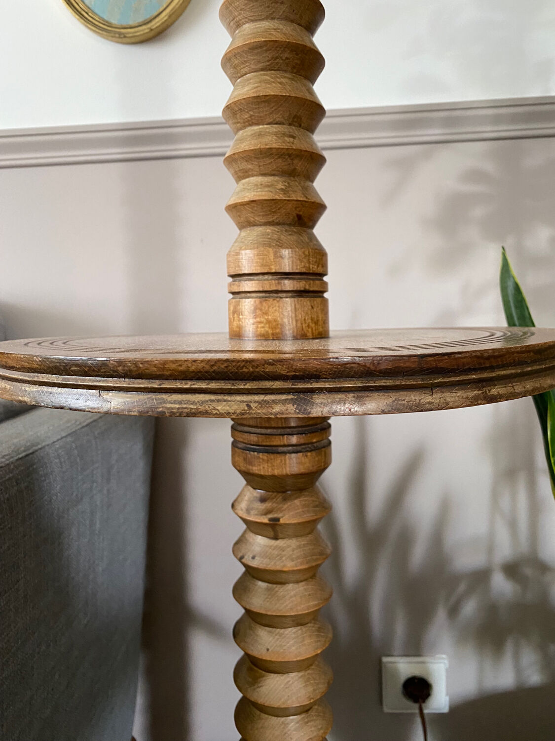 Vintage art deco floor lamp in turned wood