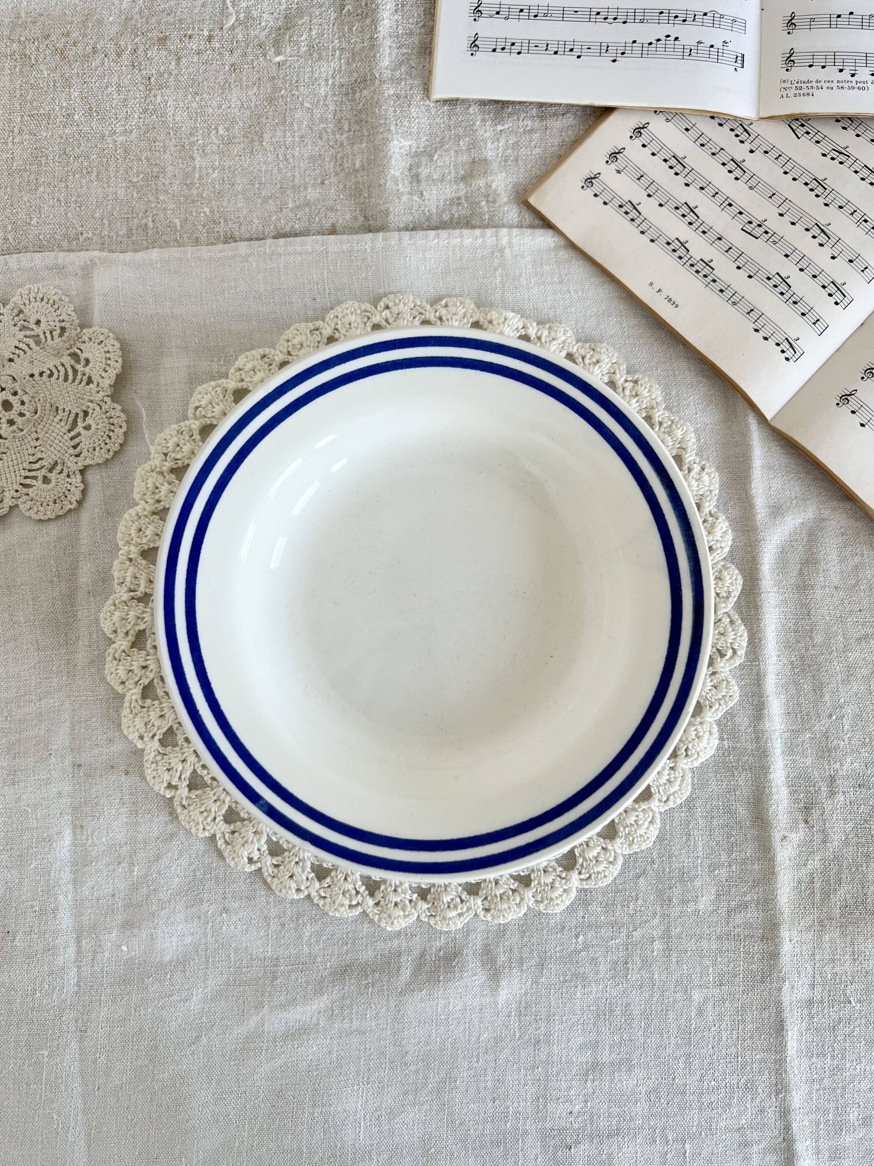 4 mismatched vintage deep plates blue and white porcelain set P