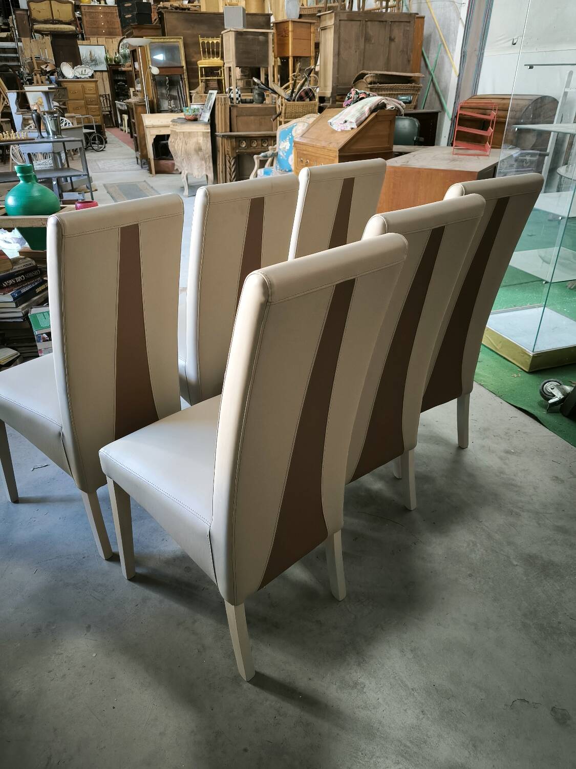 Set of 6 Italian chairs in two-tone leather