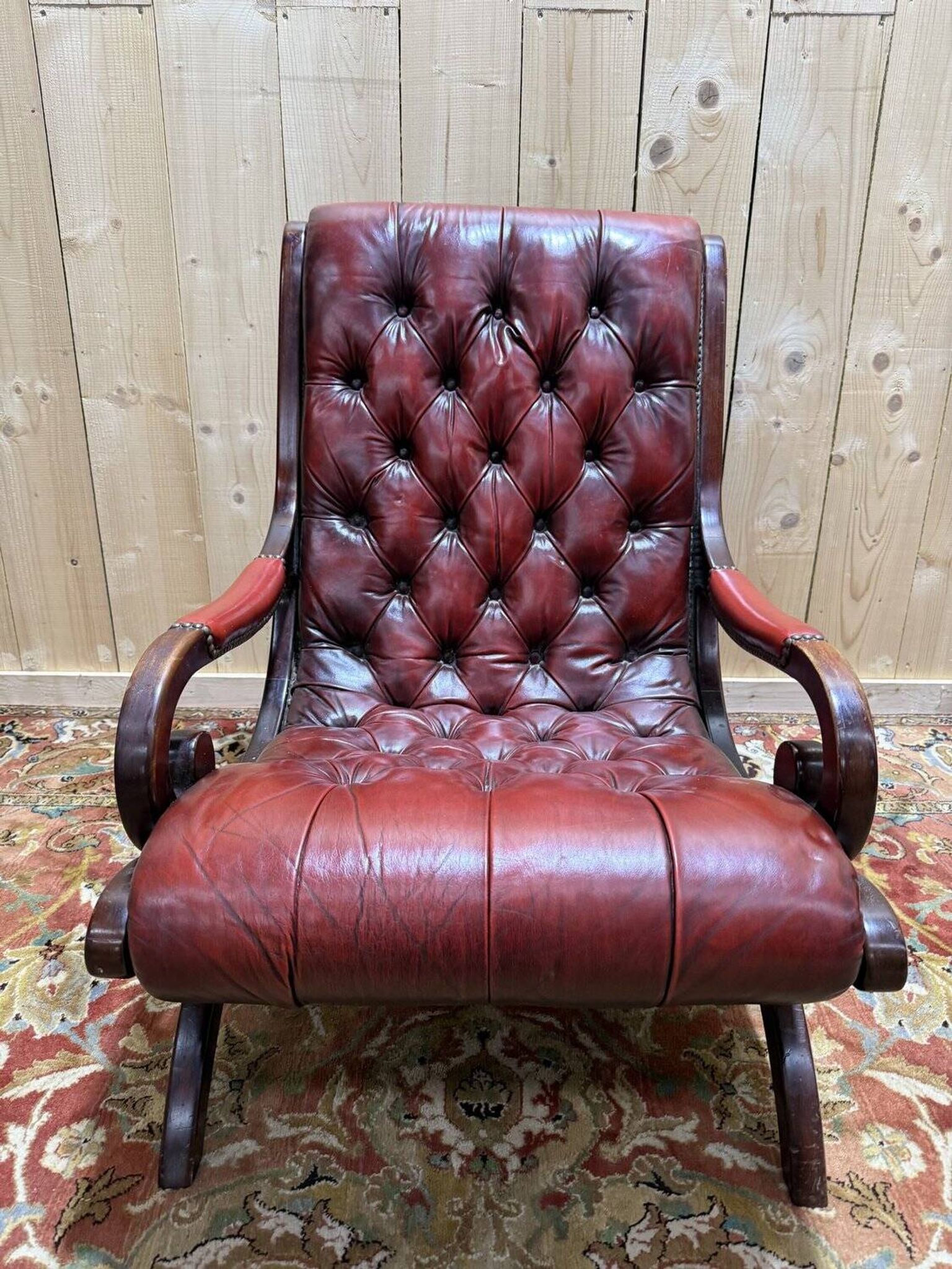 Chesterfield English Slipper Armchair in tufted leather