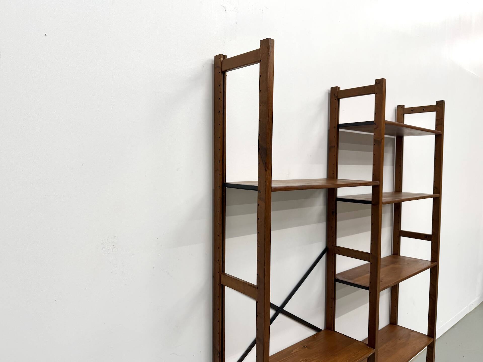 XXL Modernist Library in Solid Pine – 1950s Design – L164 cm