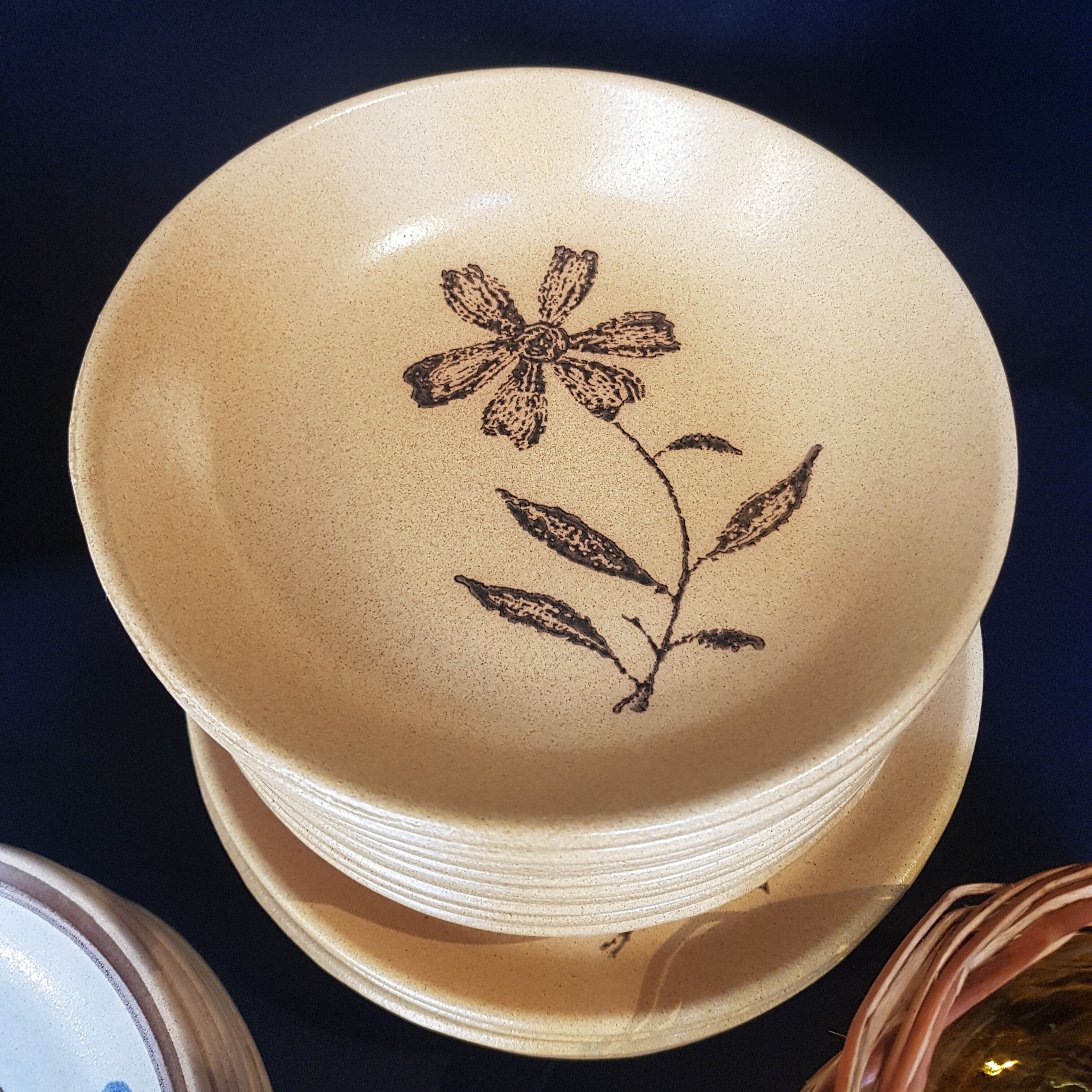 Set of 10 hollow stoneware plates