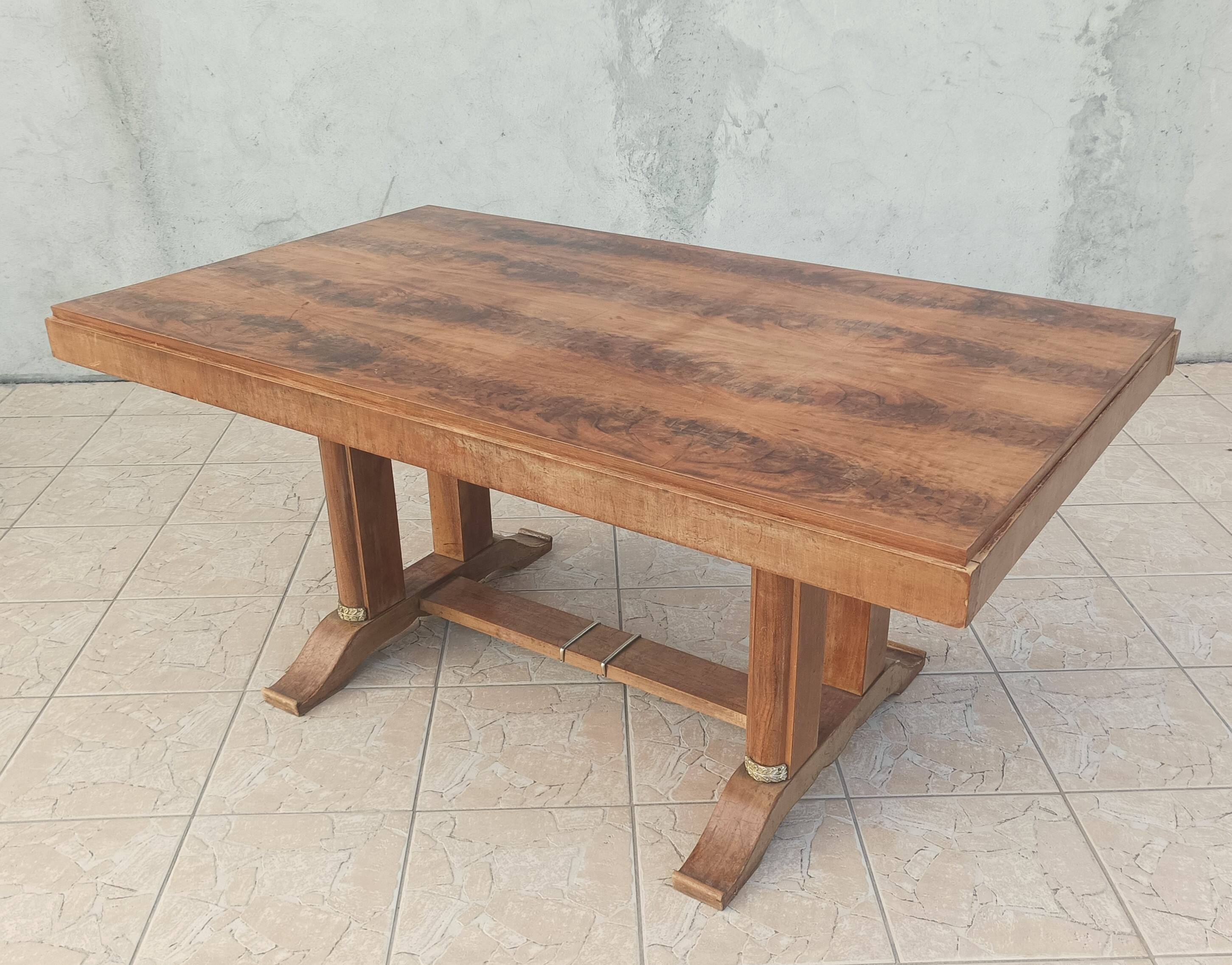 Art Deco table in burr walnut