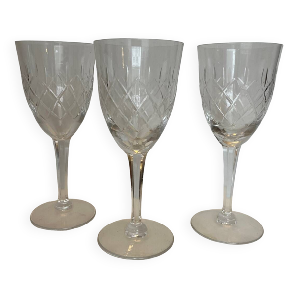 3 verres à pied en cristal taillé