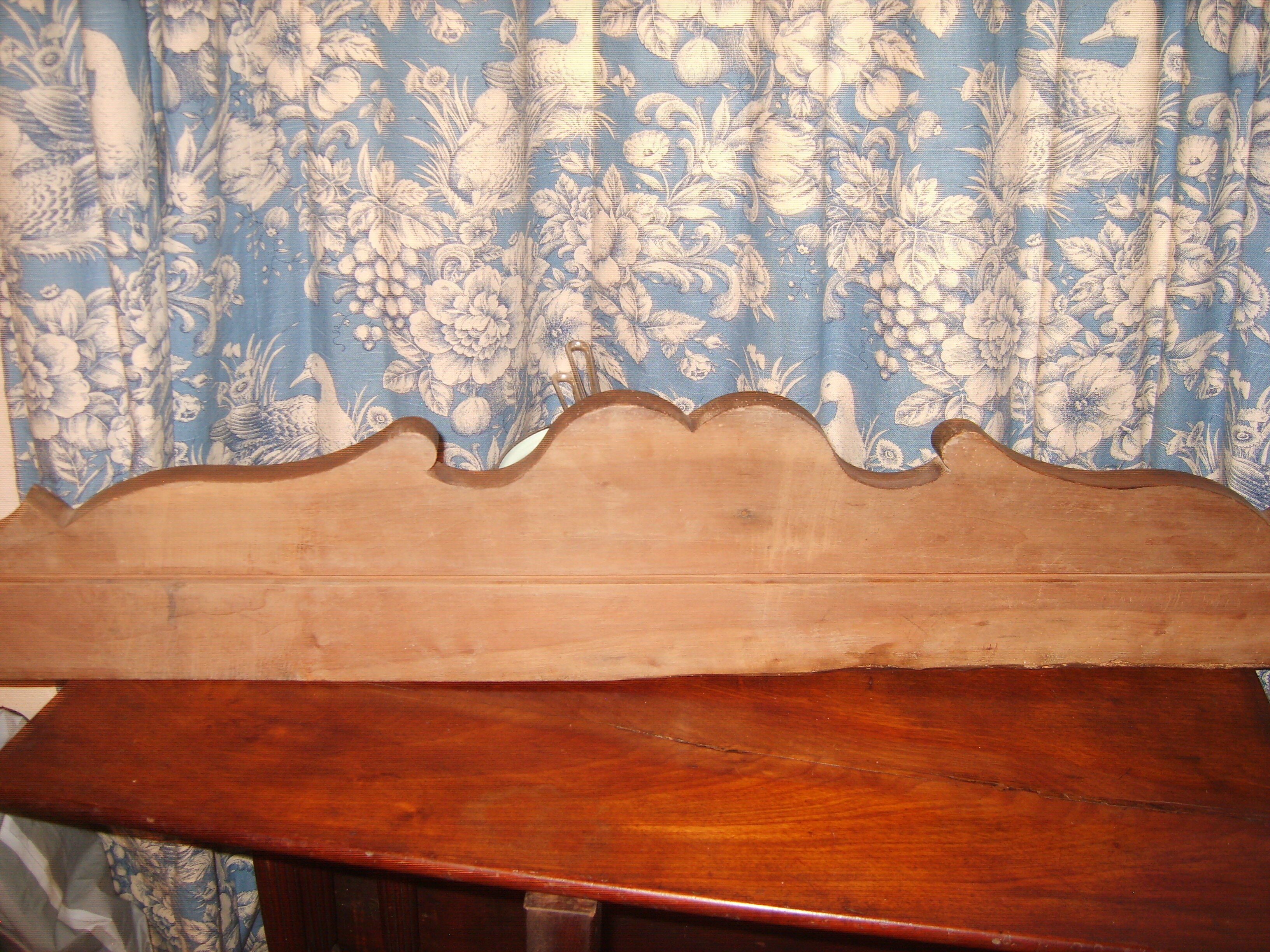 Fronton shell in cherry