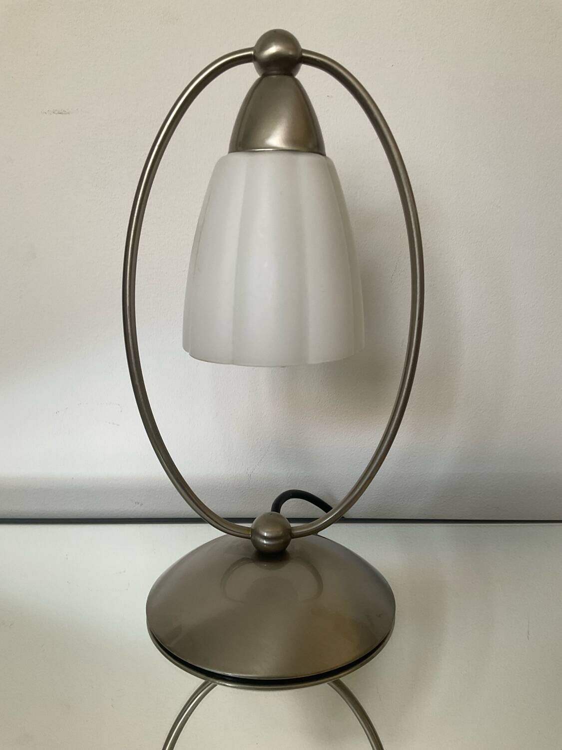 Lampe vintage en opaline et aluminium brossé