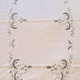 Nappe brodée fait à la main en Belgique