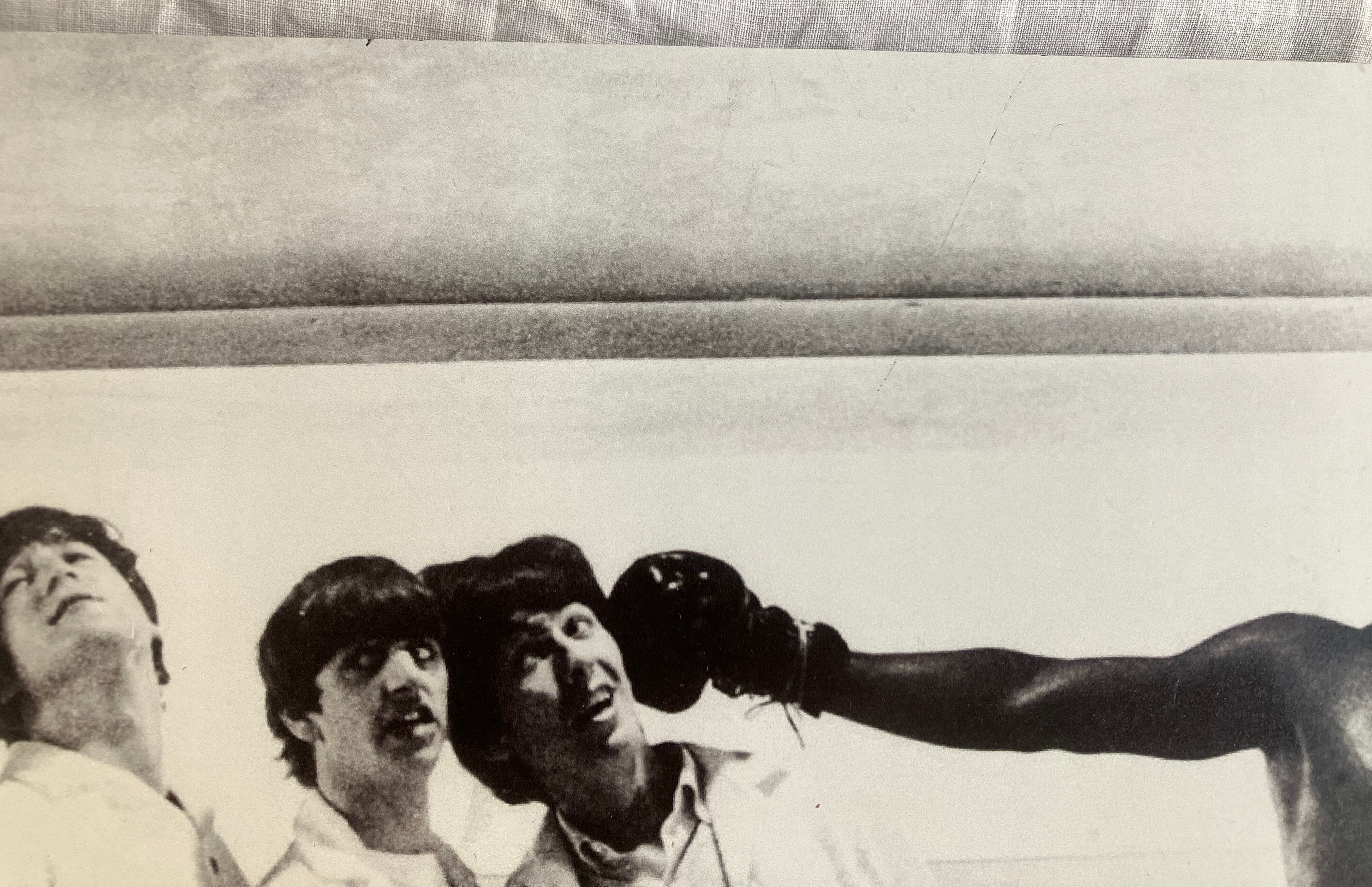 Photo The Beatles and Muhammad Ali in 1964