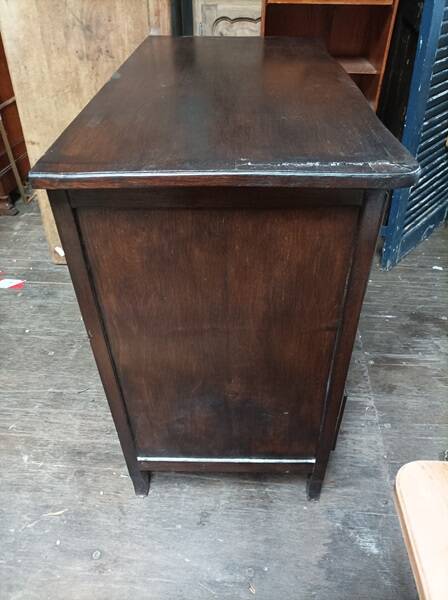 Solid wood chest of drawers with 3 patinated varnished drawers