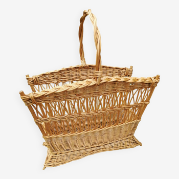 Wicker magazine holder