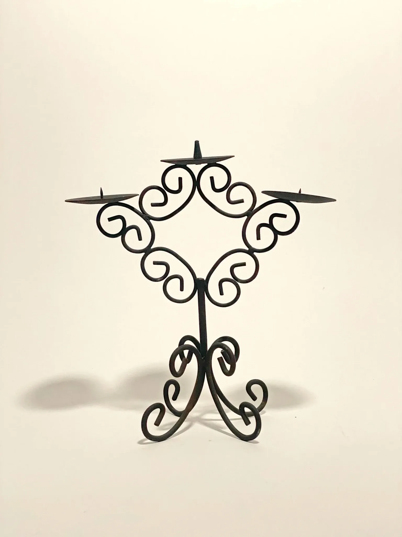 Four-legged candelabrum
