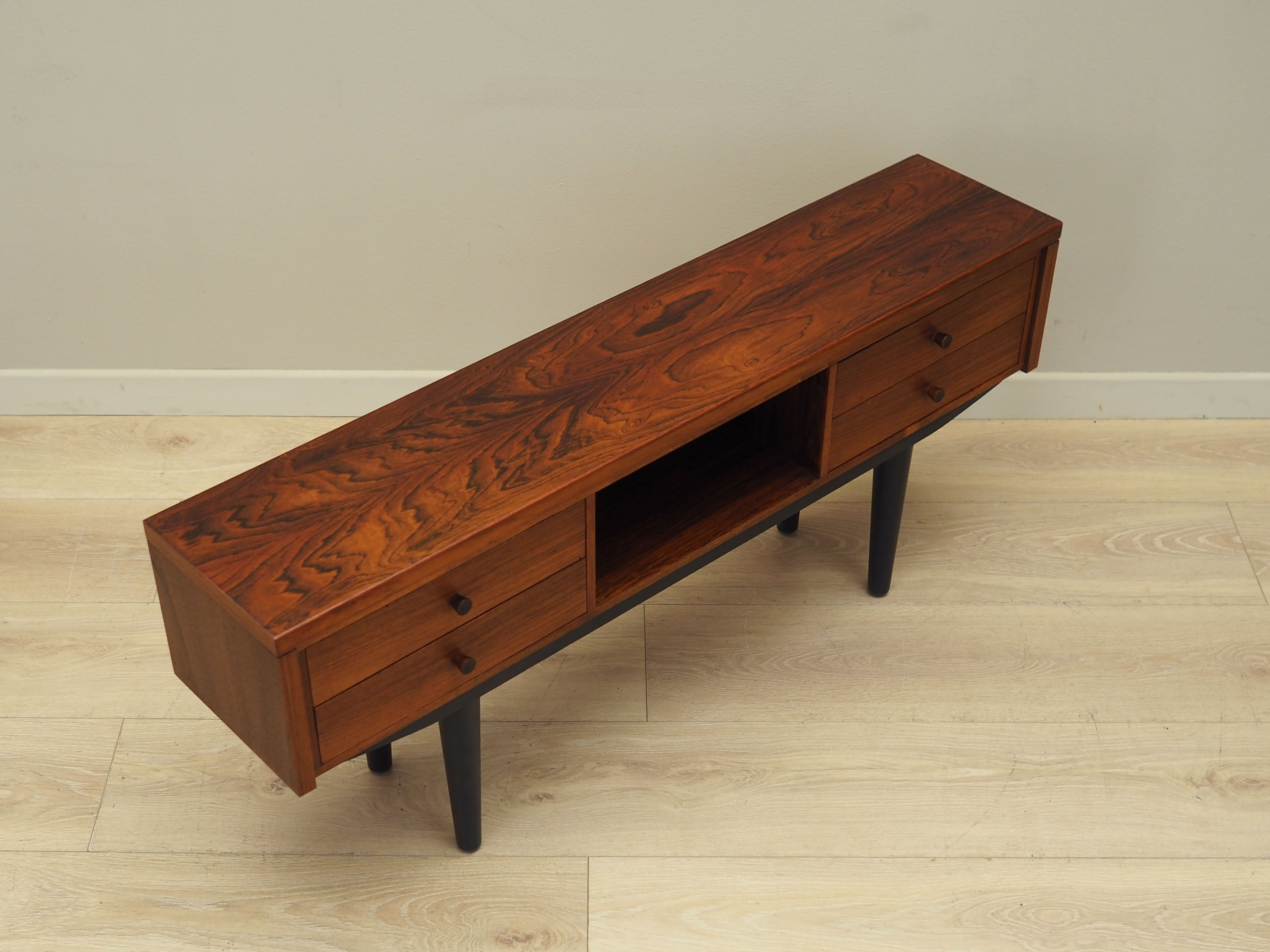 Commode en palissandre, design danois, années 1970, production: Danemark