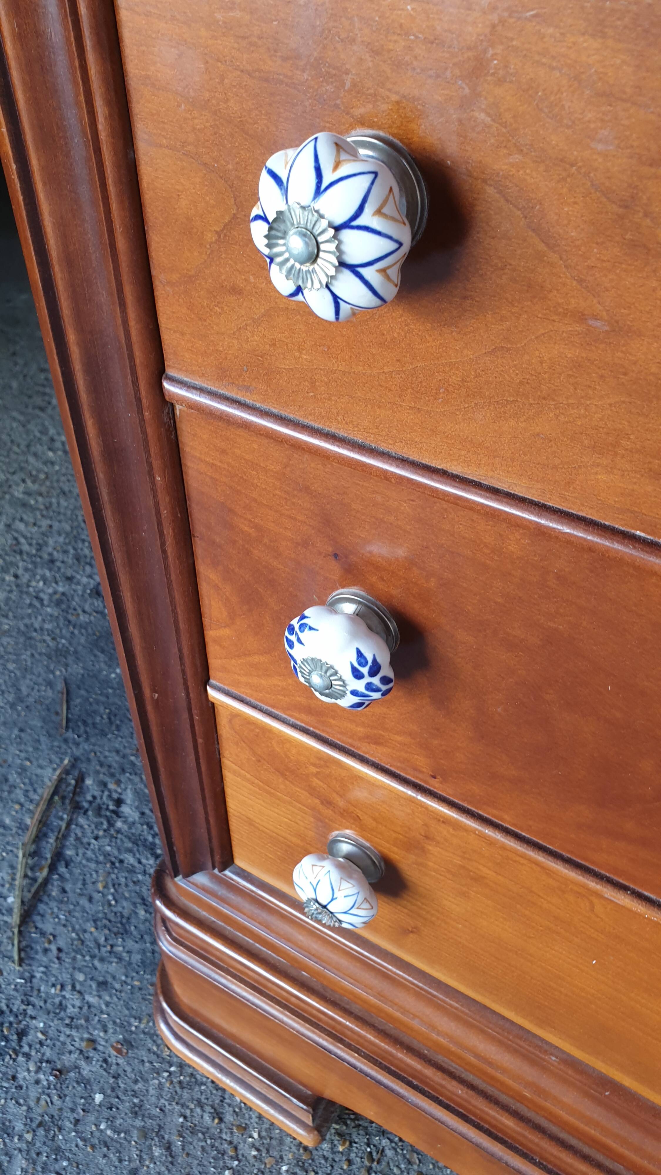 Commode louis Philippe à doucine 4 tiroirs merisier.