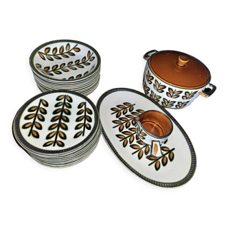 Vintage table service boch model rambouillet