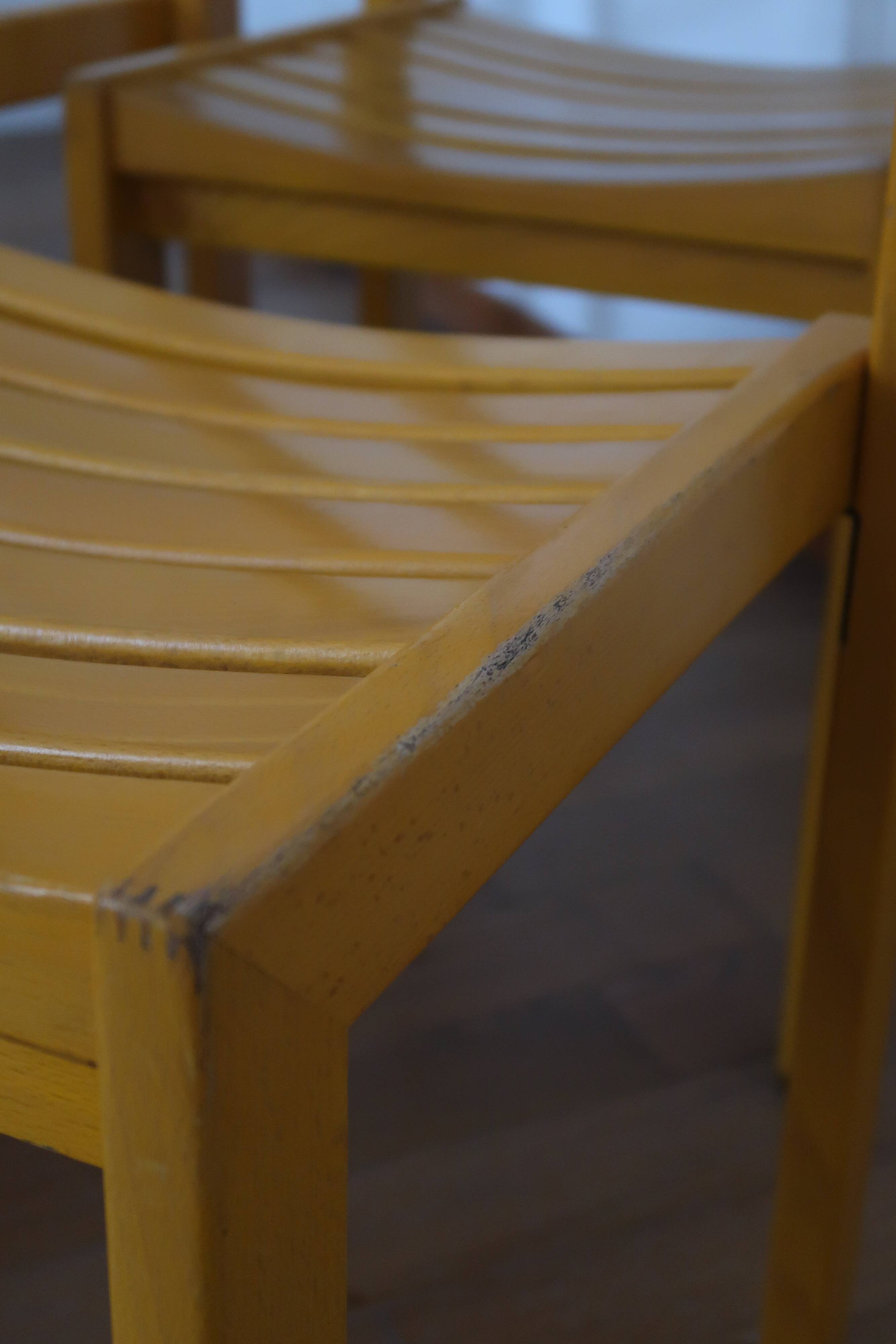 6 stackable wooden chairs