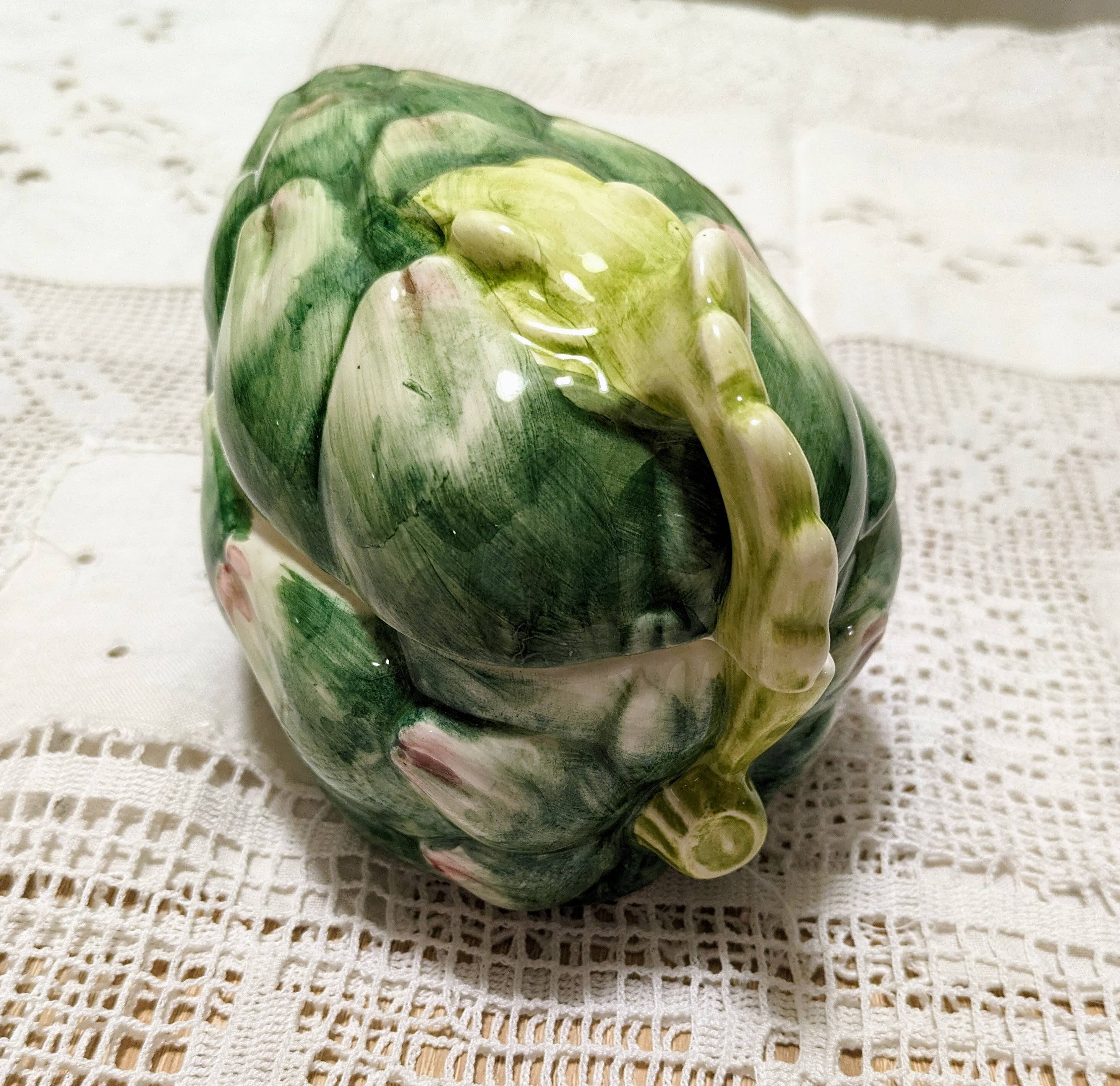 Small two-part dish, "asparagus" pattern, in slipware