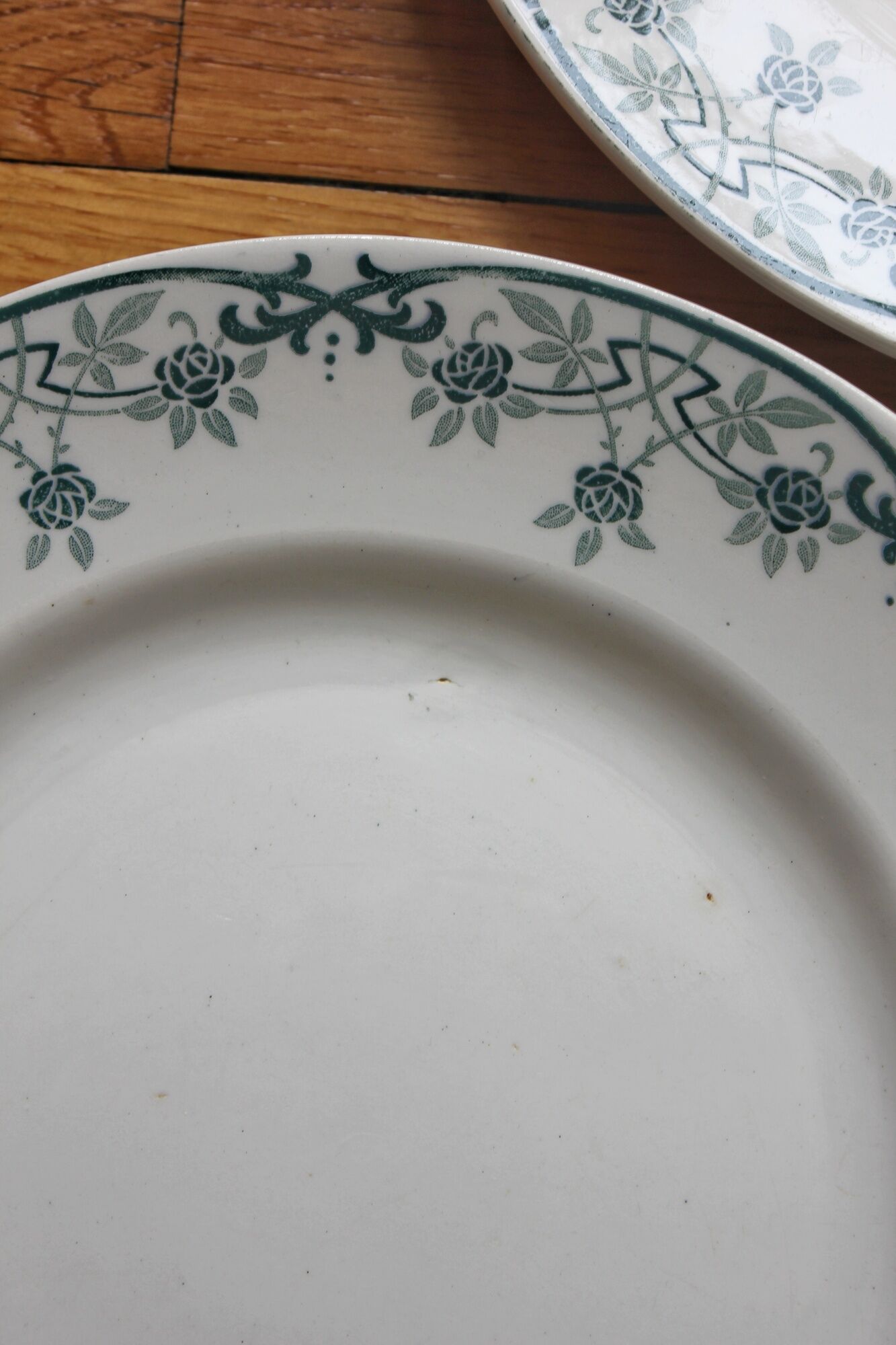4 assiettes plates en terre de fer modèle "Blériot" Saint Amand et Hamage
