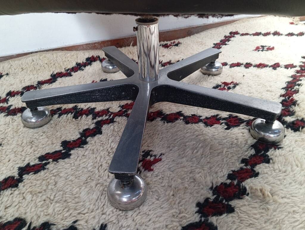 Italian armchair from the 1980s