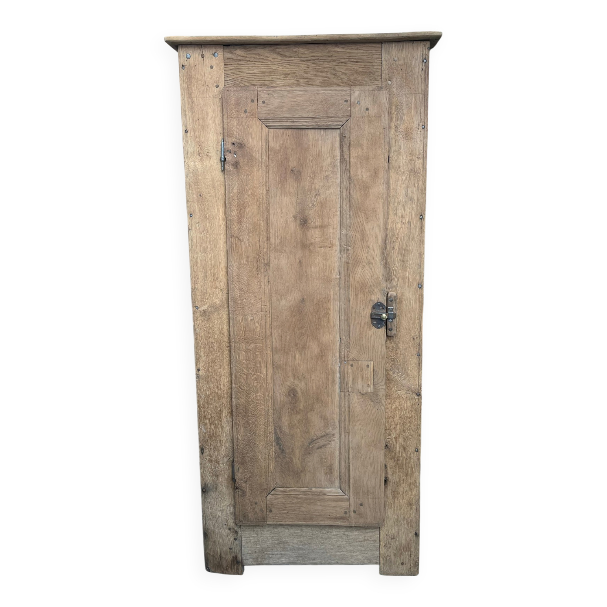 Small rustic bonnetière in 18th century oak.