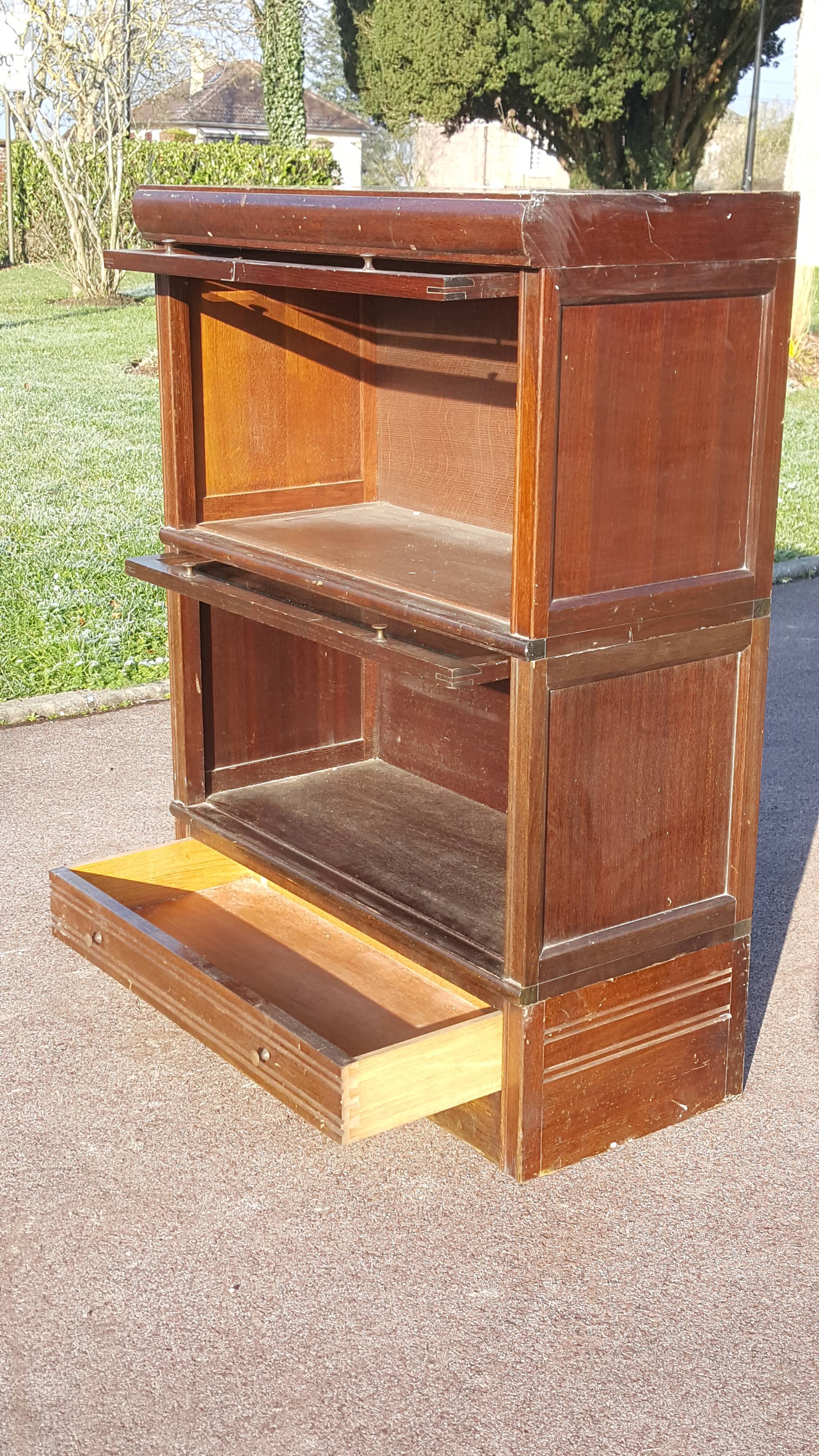 Meuble de métier à clapet basculant vitré