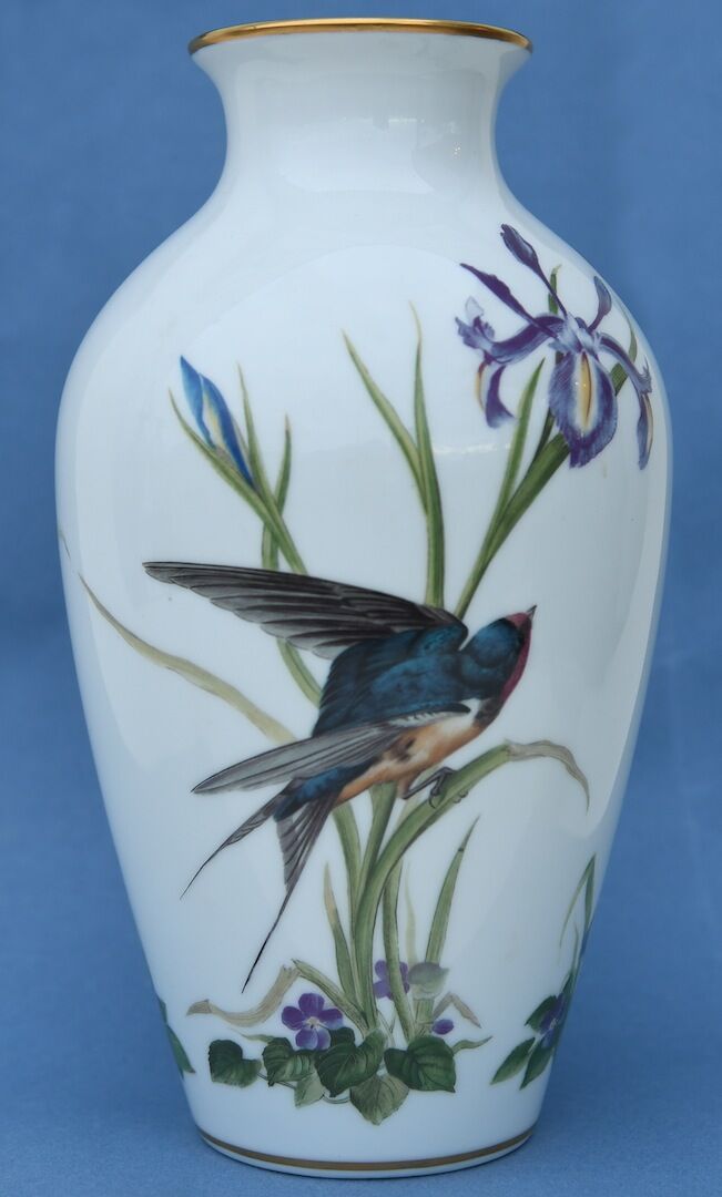 FRANKLIN Porcelain Bird Decorated Vase