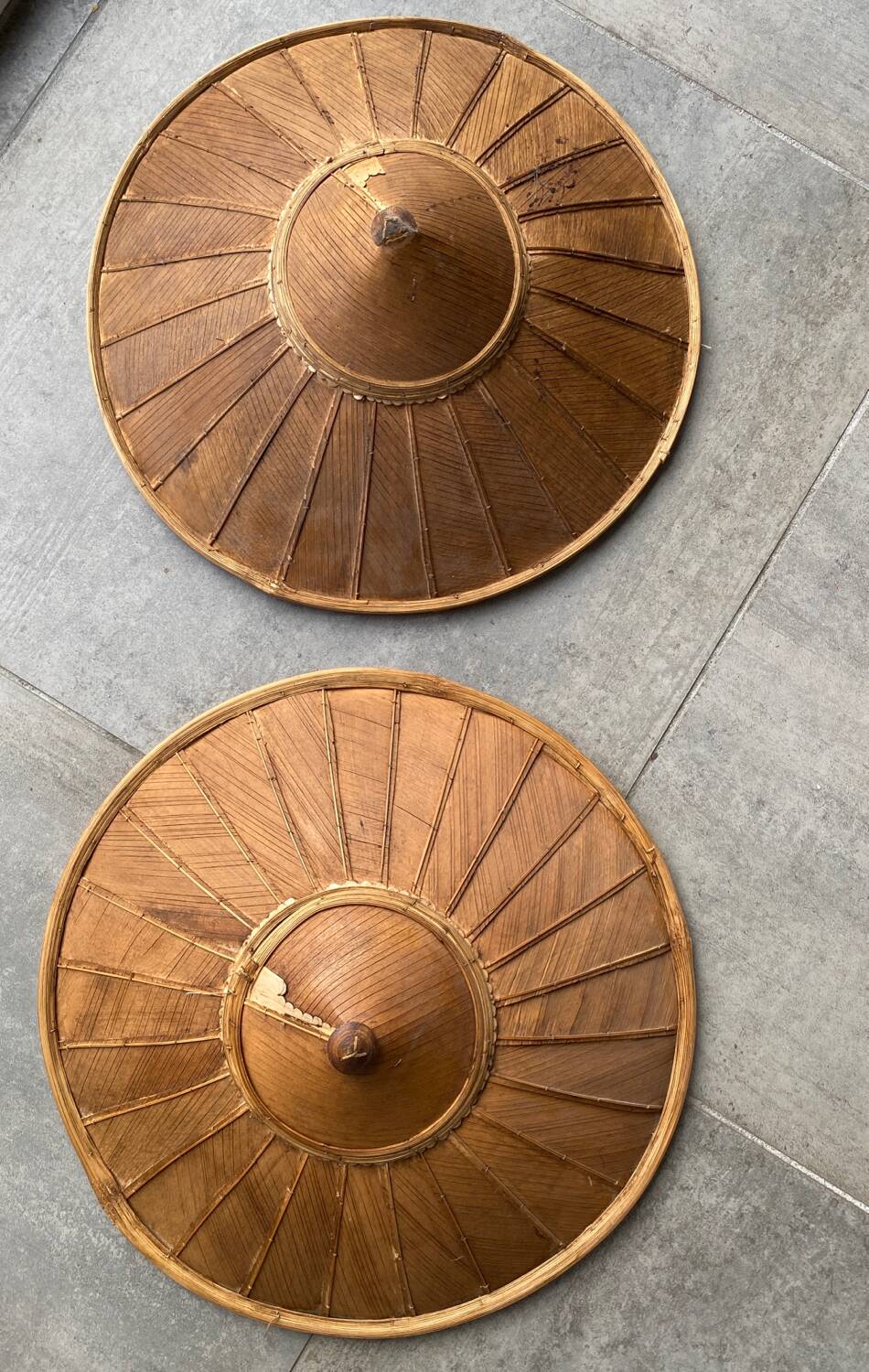 Duo de chapeaux chinois