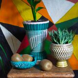 Glass vase and braided scoubidou thread 50s