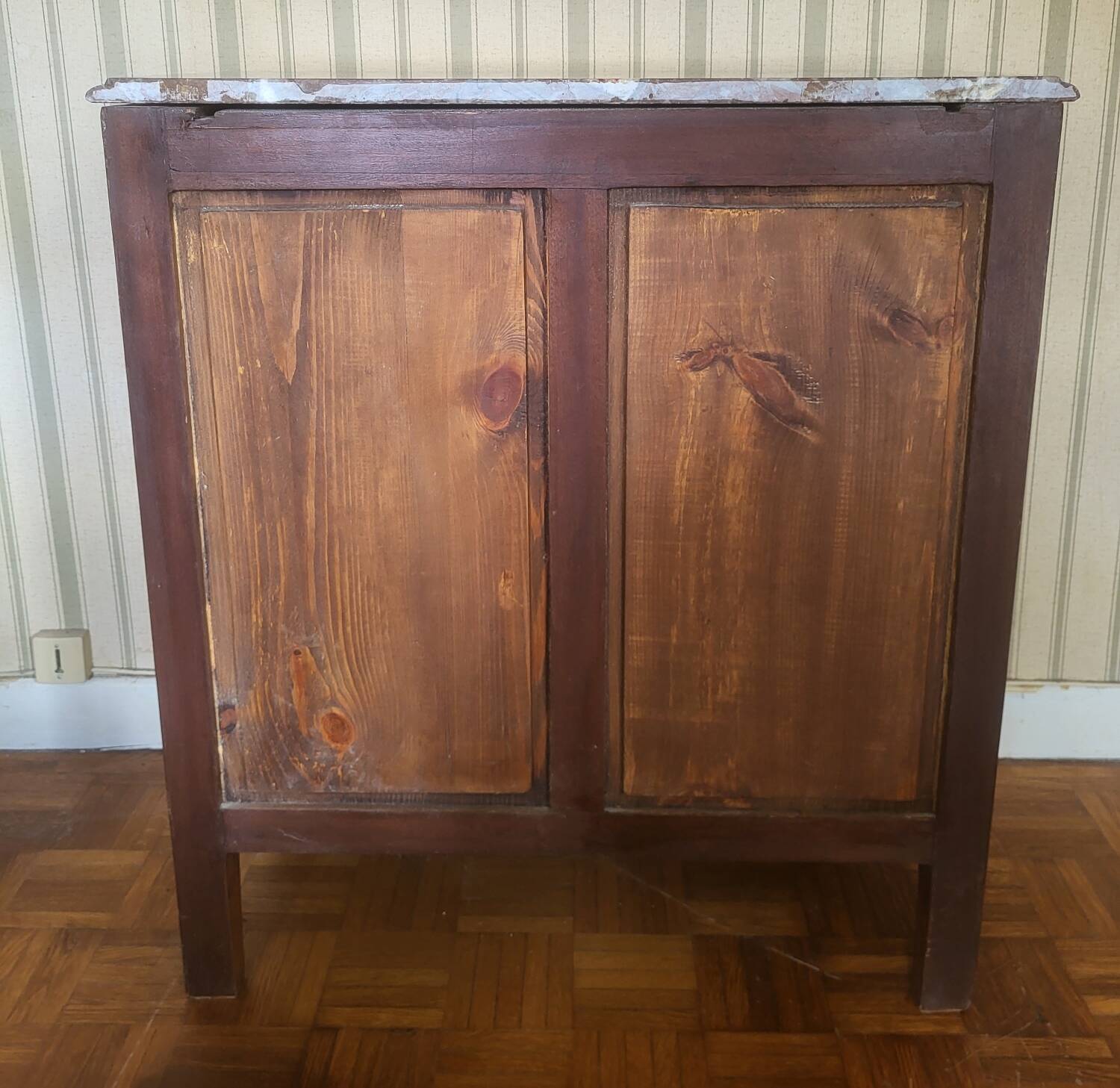 Chest of drawers with 4 drawers in Louis XV style