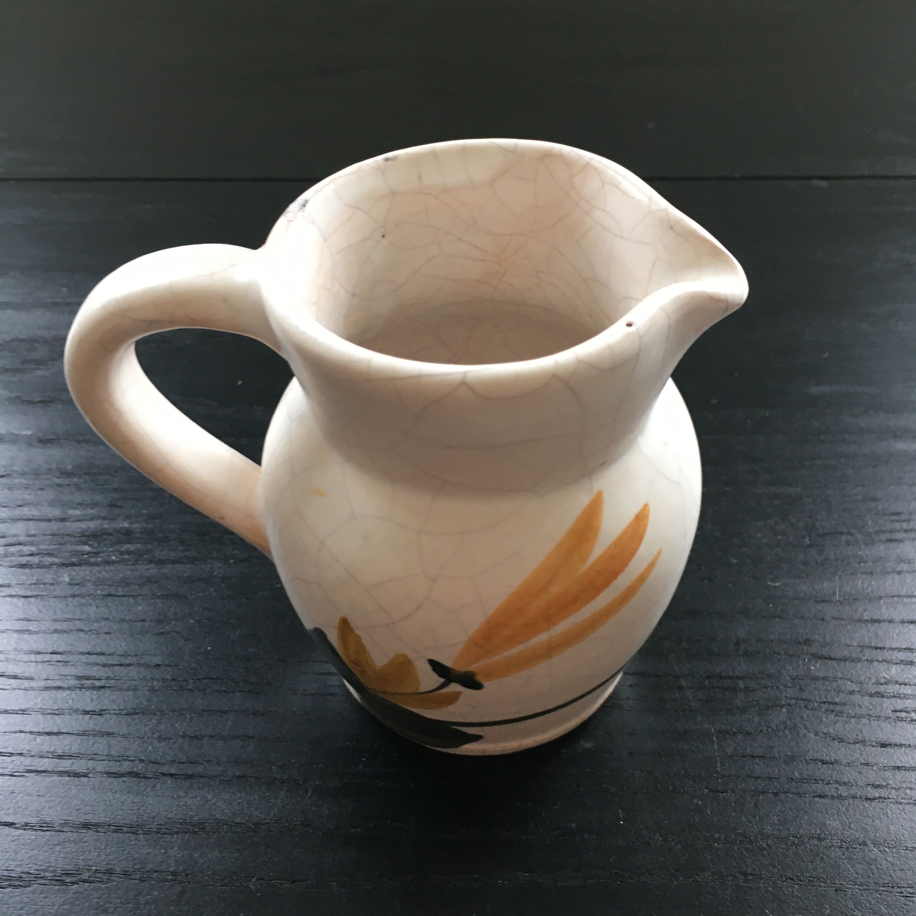 Set plate and jug with floral decoration.