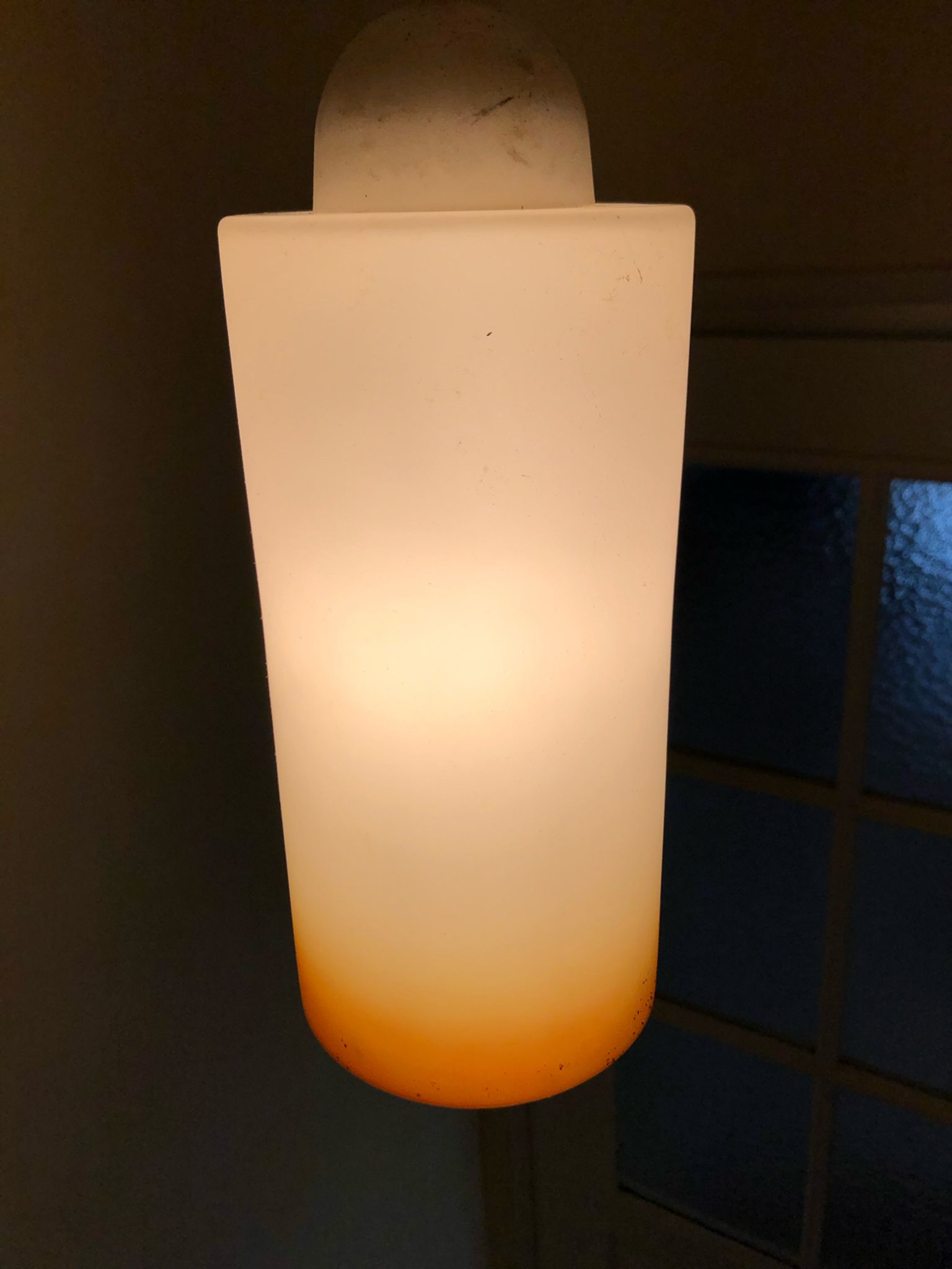 Glass tube suspension