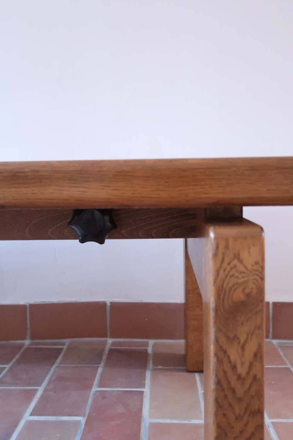 Large solid retractable coffee table