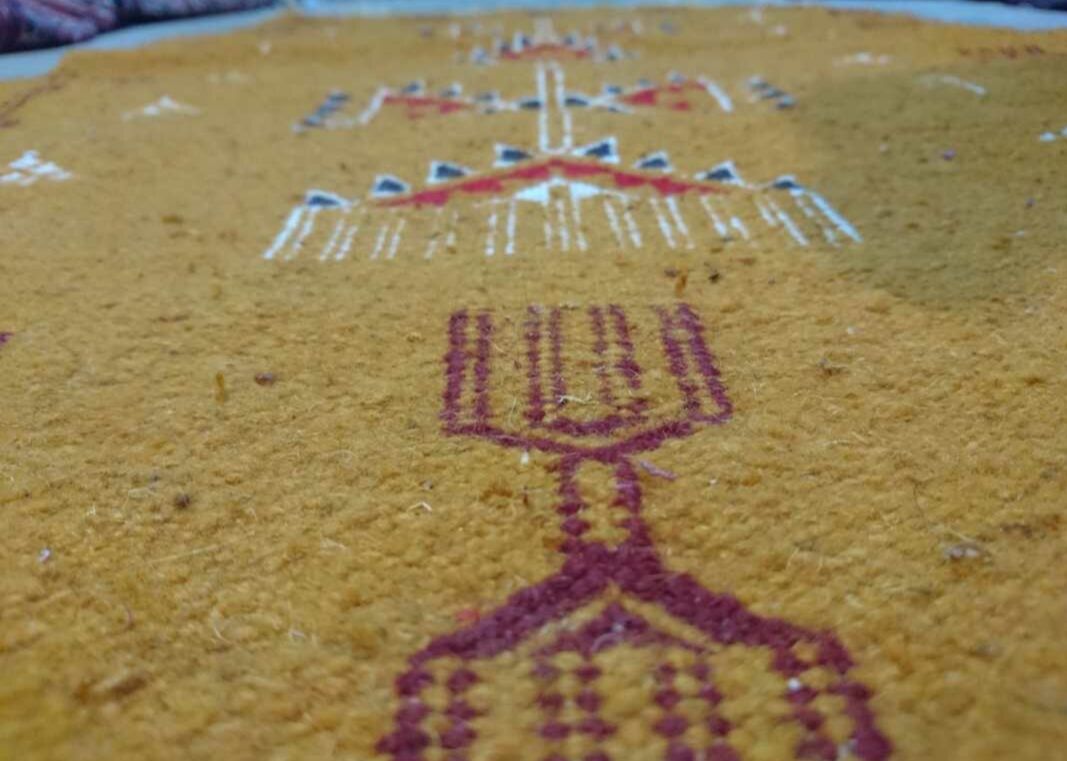 Yellow in 105x65cm wool Kilim rug
