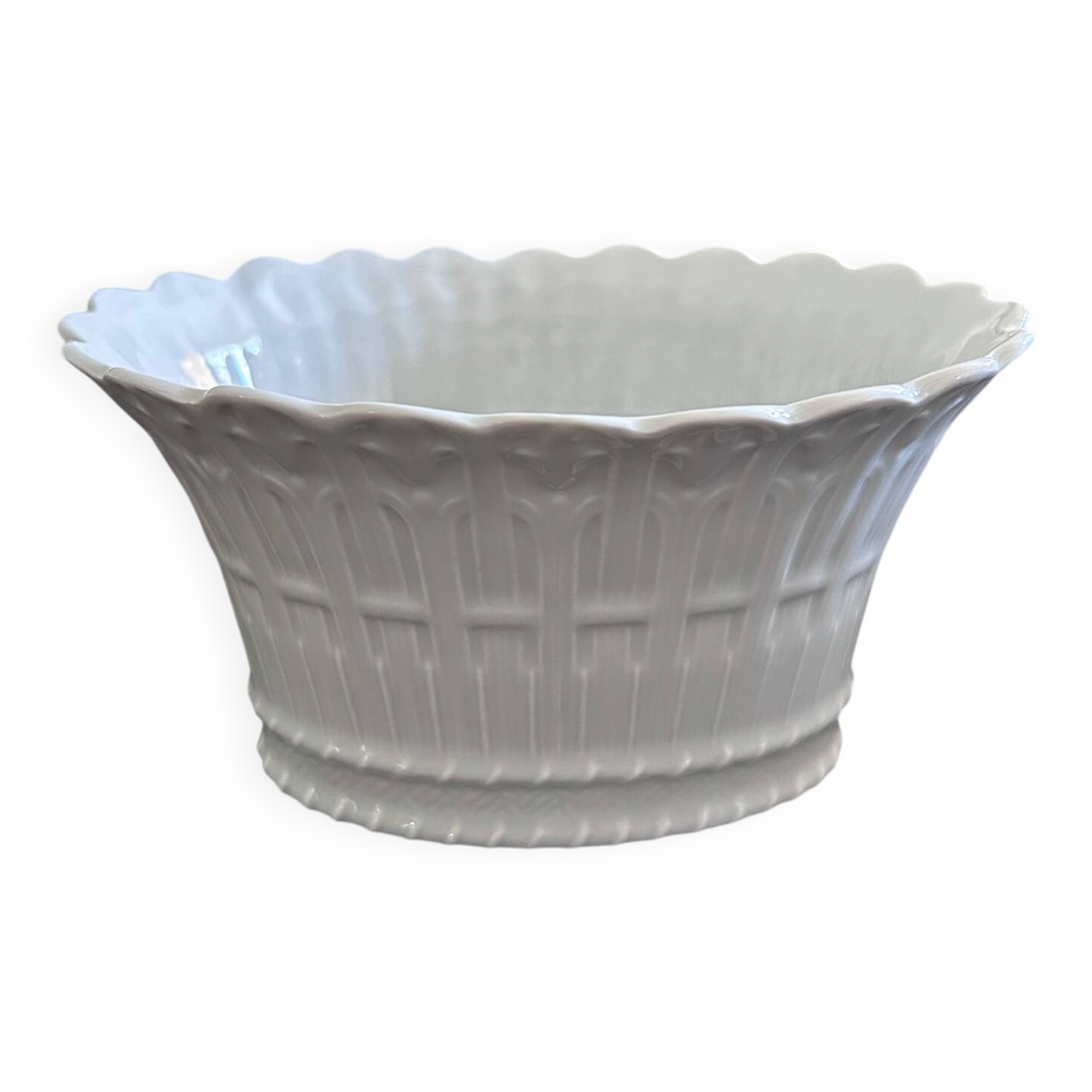 Porcelain basket-style planter