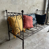 Evolutionary baby cot
