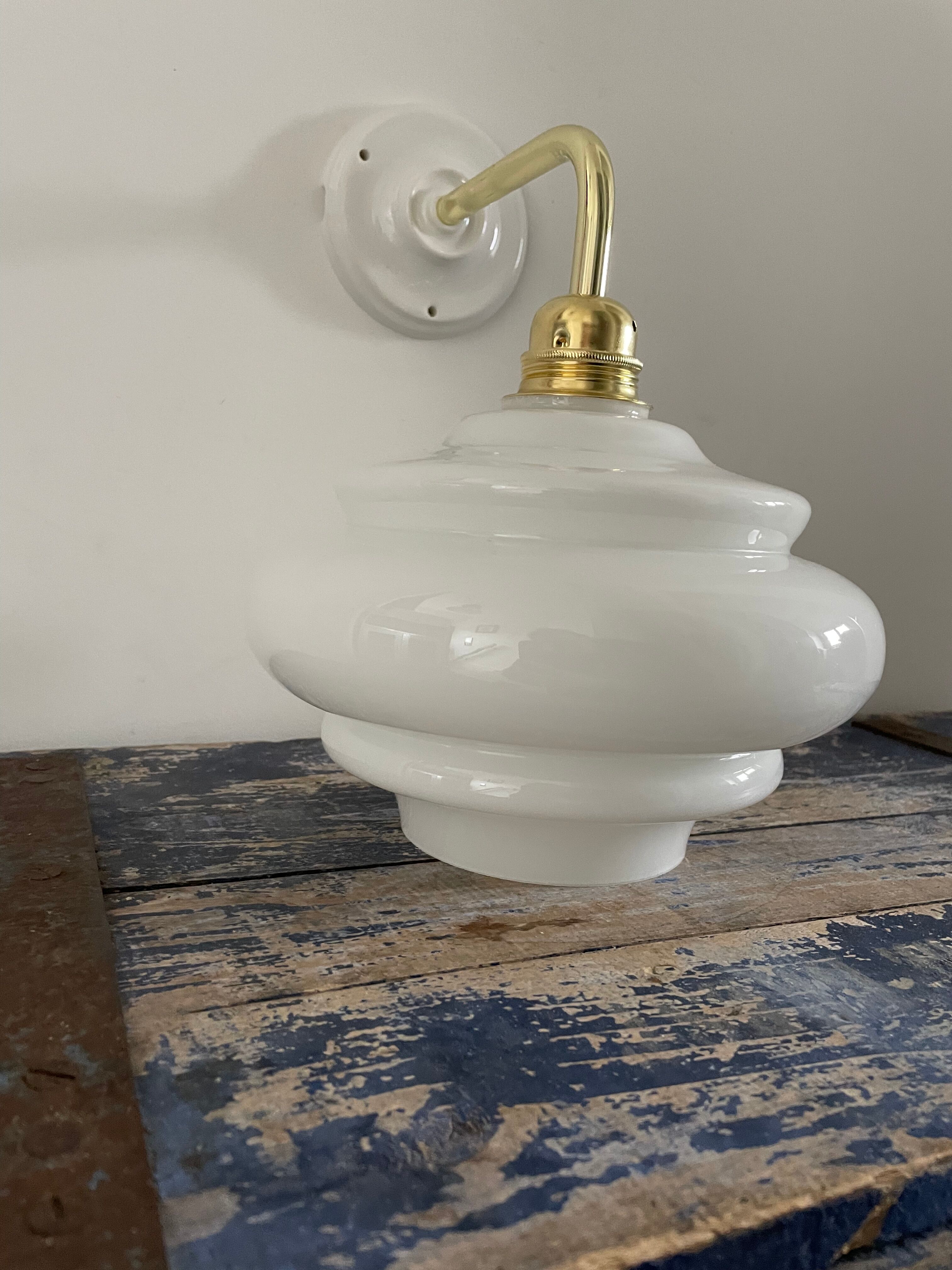 Vintage wall lamp in electrified white opaline to new
