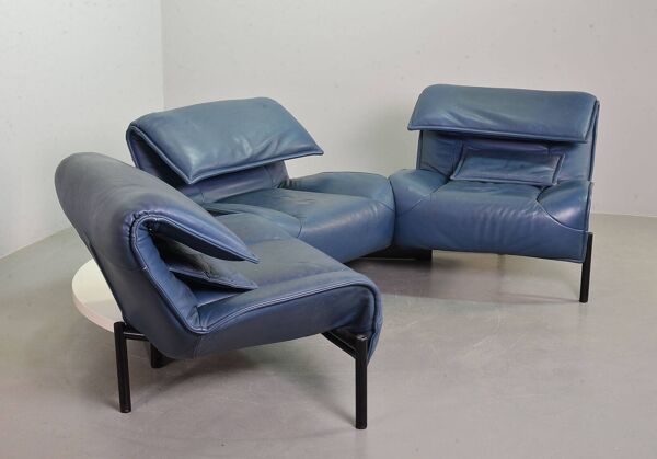 Vico Magistretti Canapé 3 places flexible Cassina en cuir bleu « Veranda », Italie