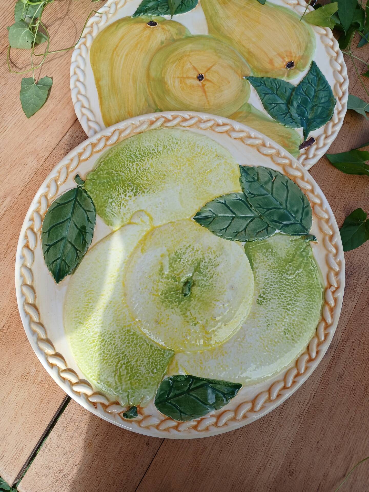 2 plats à tarte en barbotine