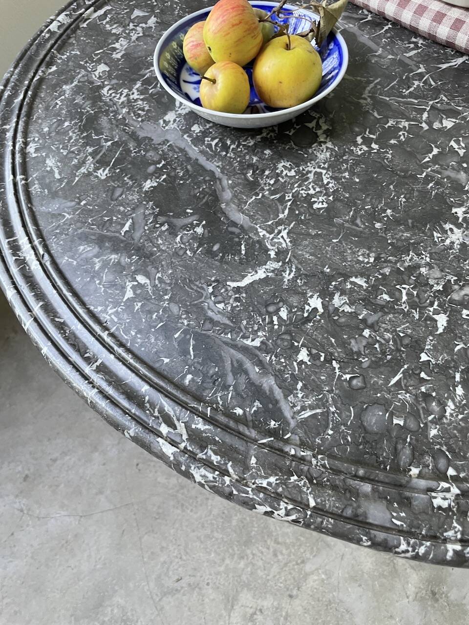 Empire walnut and marble pedestal table, late 19th century