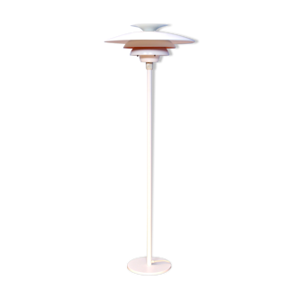 Lampadaire danois en blanc avec accent orange par Jeka Metaltryk, 1970s