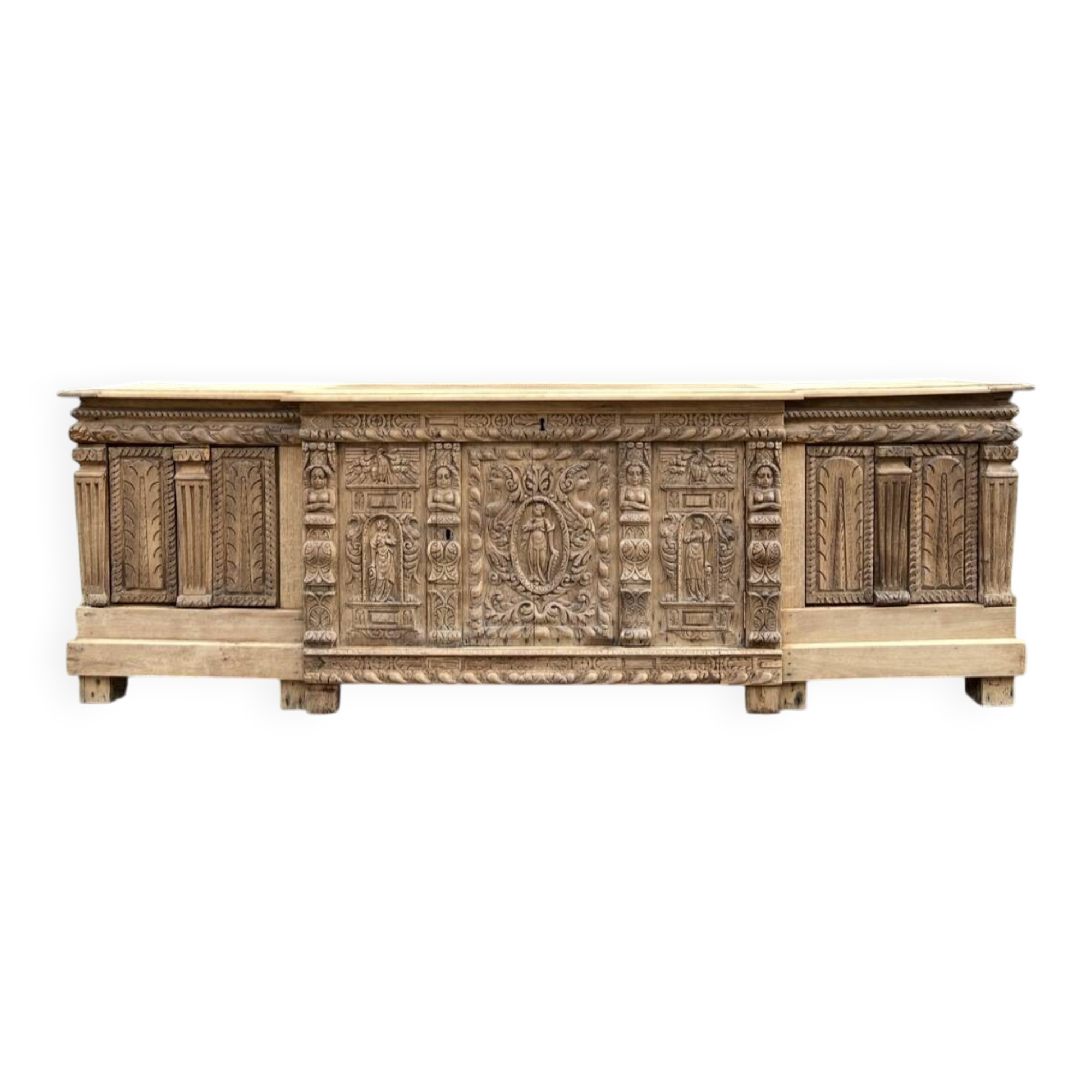 Grand Renaissance buffet in oak