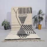 Handmade pure wool rug in black and white, size 150 x 250 cm.