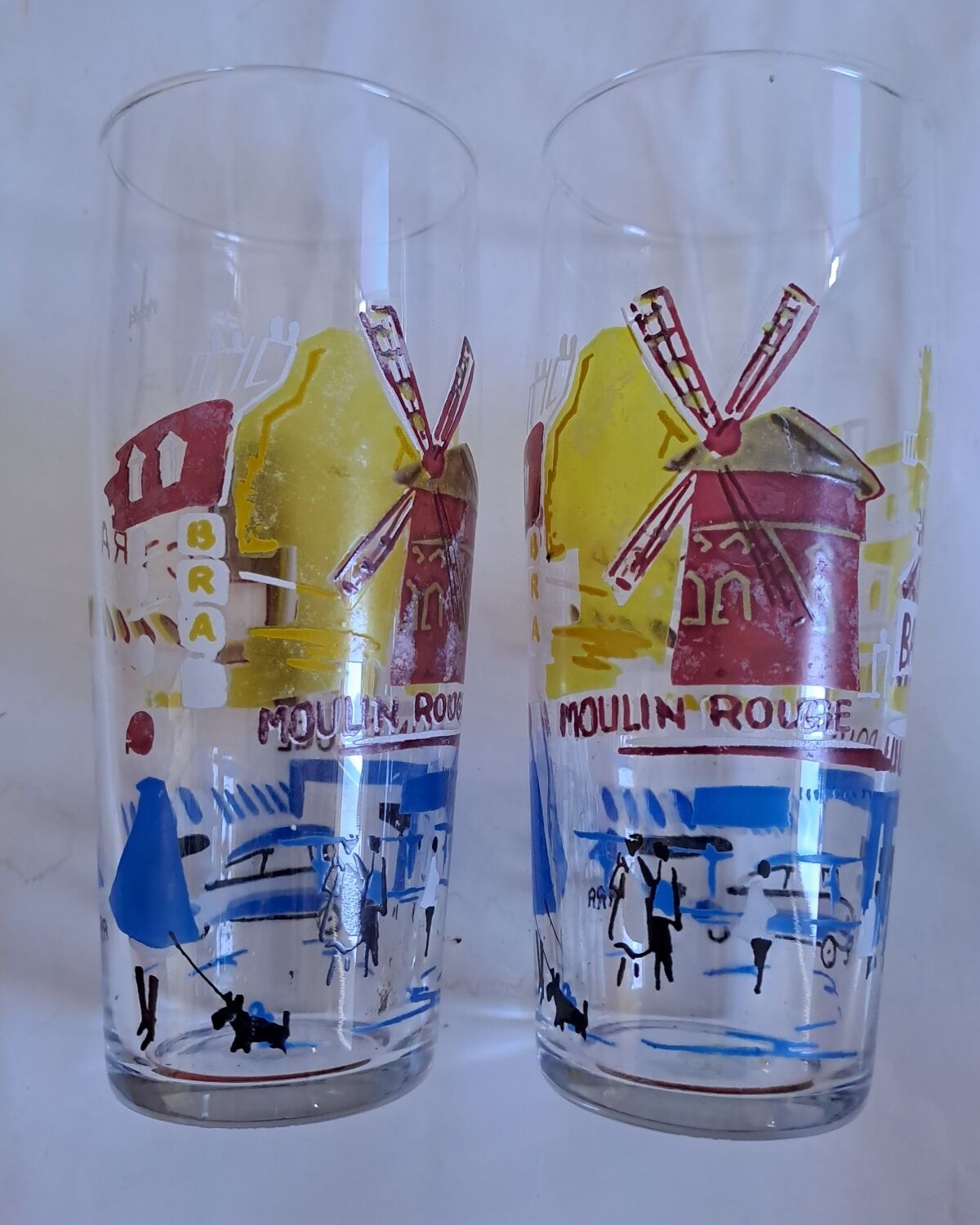 Set of 6 vintage glasses in their basket