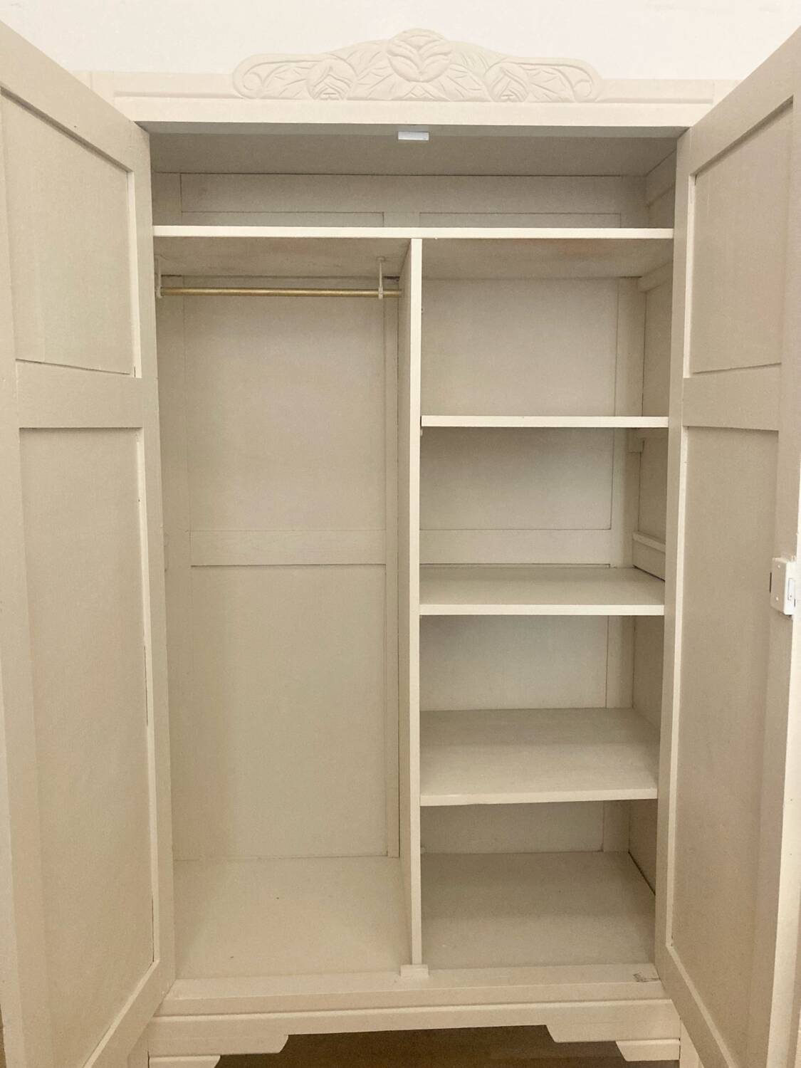 Parisian wardrobe + hanging rail