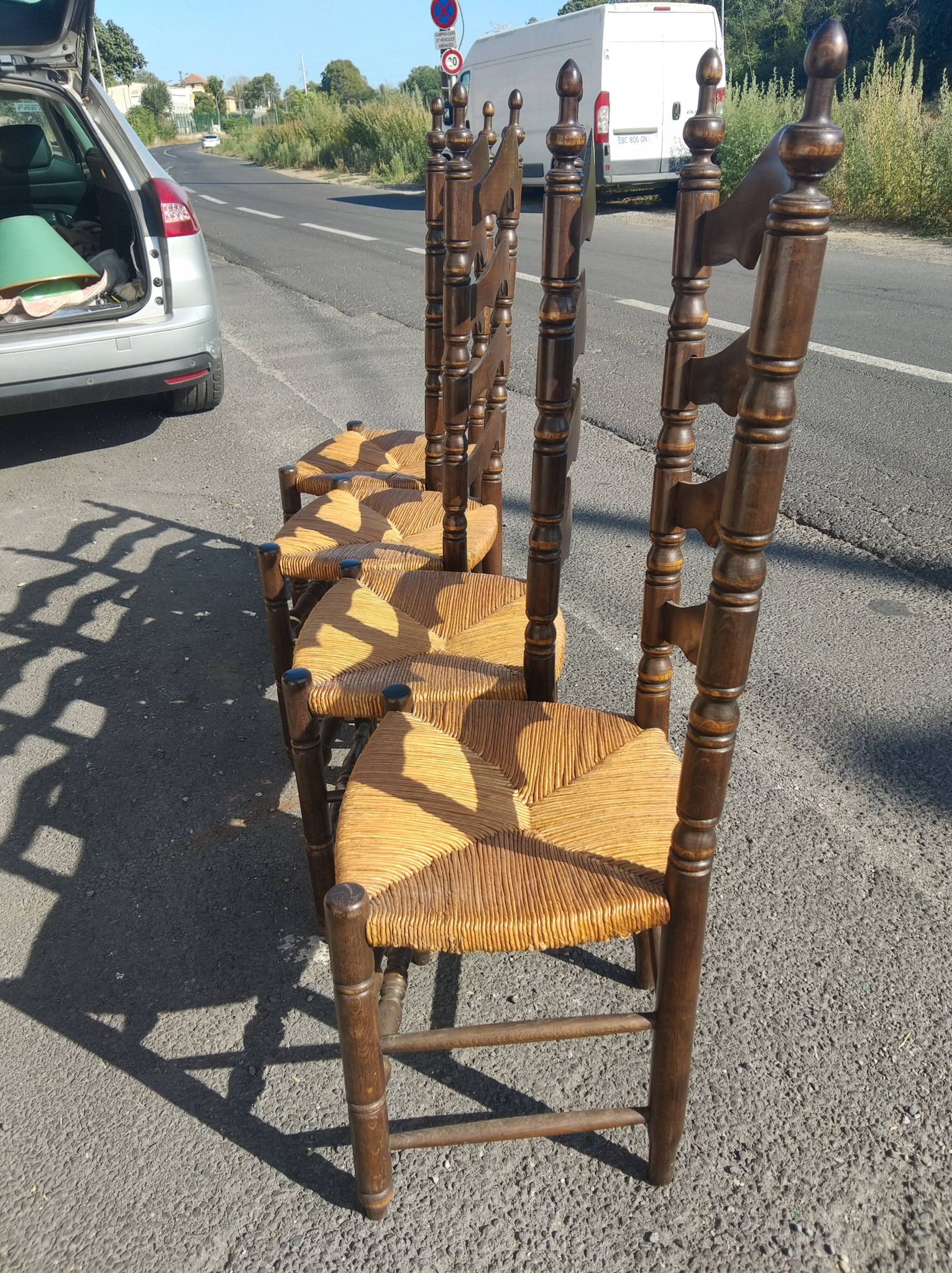 Série de 4 chaises en chêne à haut dossier