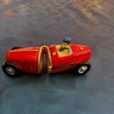 Collectible porcelain pill box