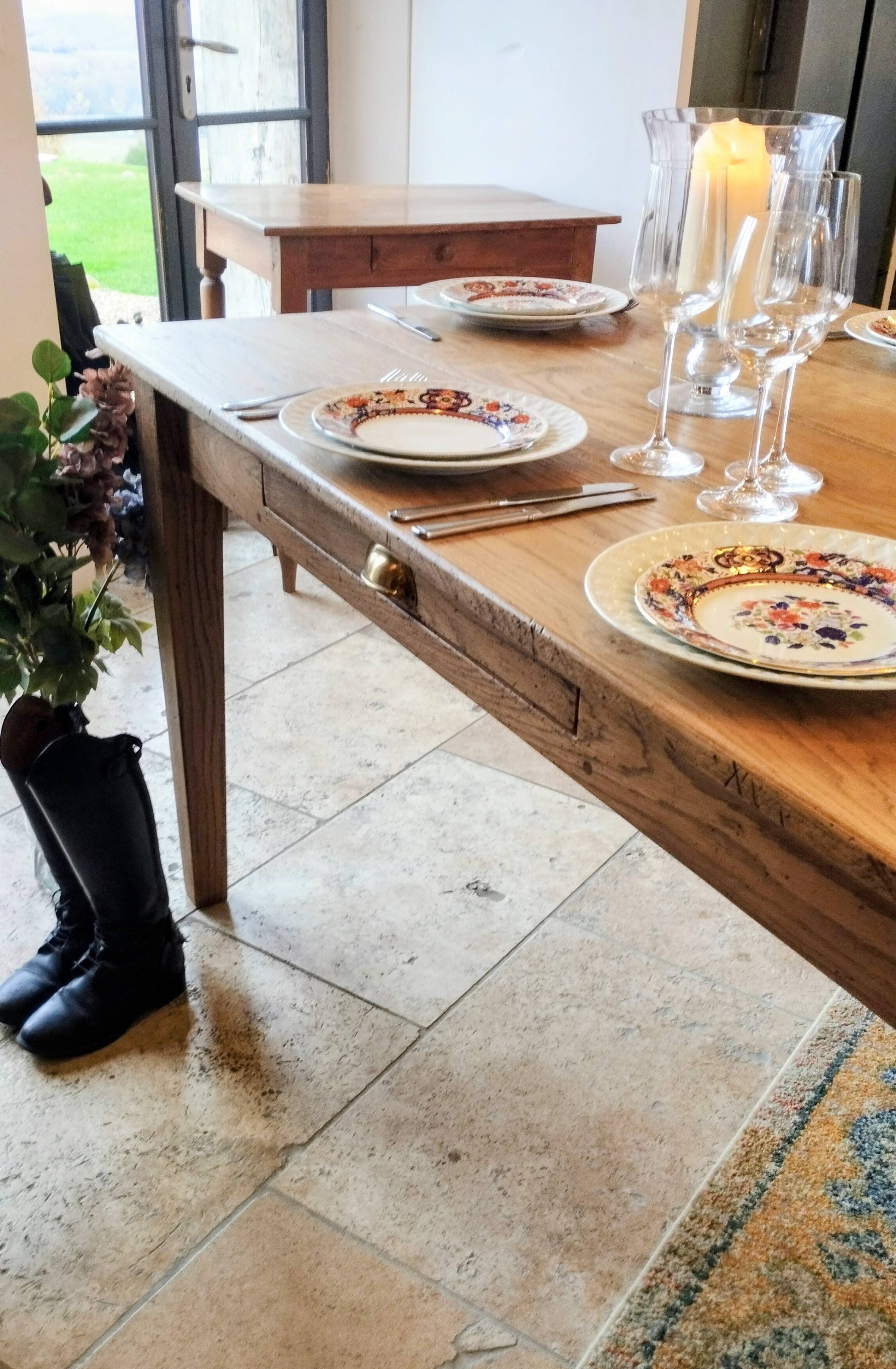 Table de ferme en chêne massif Français.240 x100 patiné avec deux tiroirs.