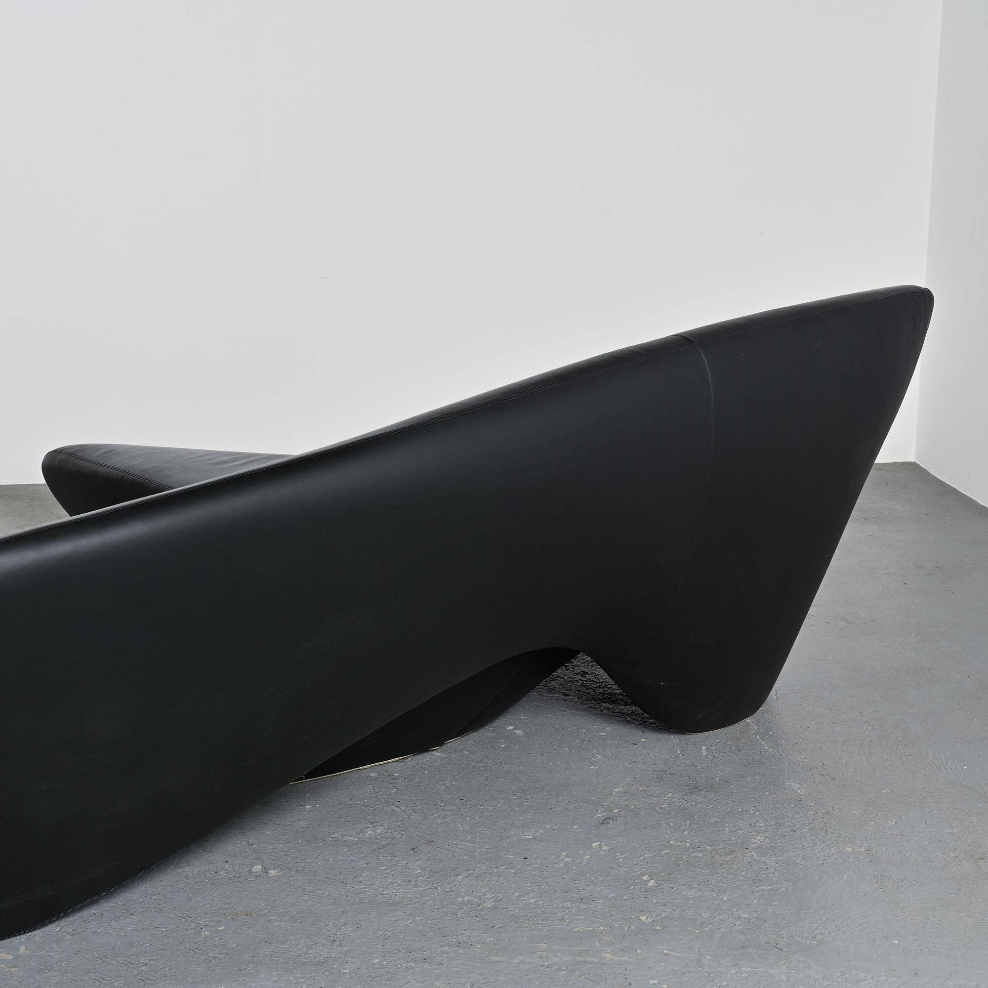 "Moon System" canapé in black leather, Zaha Hadid for B&B Italia, 2007