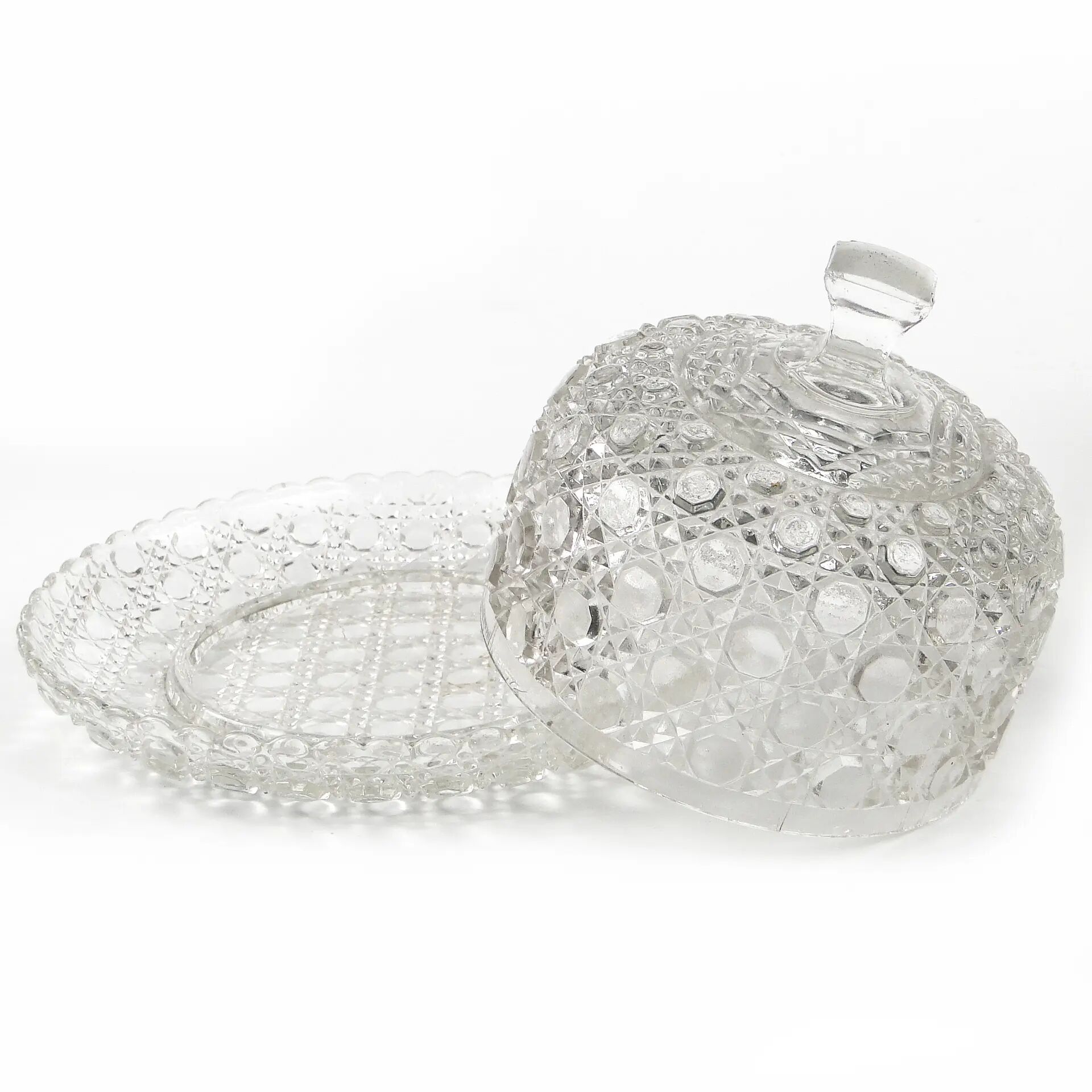 Conteneur à fromage ou à beurre Art Déco, en verre pressé, Tchécoslovaquie, années 1950.