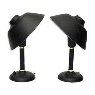 Paire suédoise noire et classique de lampes de table en métal des années 1950